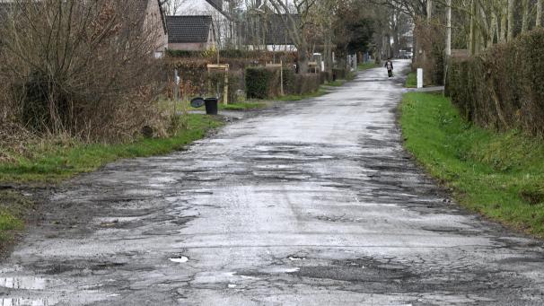 <p>Die Fahrbahn der Hochstraße in Richtung Garnstock ist in einem desolaten Zustand.</p>