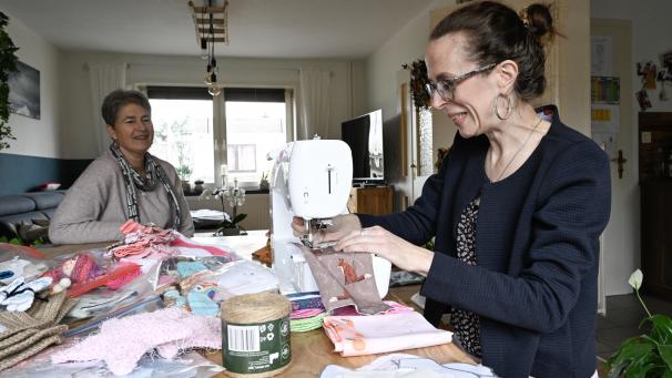 <p>Steffi Gils (l.) und Isabelle Becker-Müllender haben den Verein „Sonne, Mond und Sterne“ gegründet.</p>