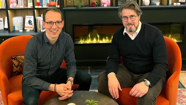 <p>Benedikt Heinen aus St.Vith (l.) und Tom Hermann aus Eupen haben die Training Academy Luxembourg gegründet. Die neuen Bedingungen auf dem Arbeitsmarkt stellen Führungskräfte vor enorme Herausforderungen, sagen sie.</p>