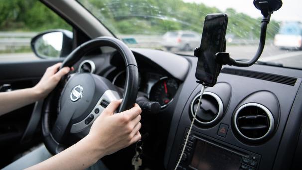 <p>Das Klischee „Frau am Steuer, Ungeheuer“ hält sich hartnäckig. Das Verkehrssicherheitsinstitut Vias räumt nun mit der Floskel auf.</p>