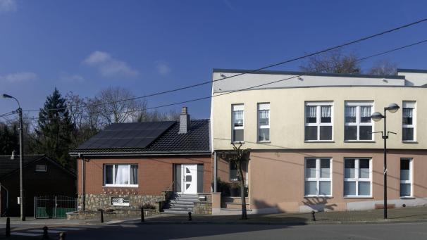 <p>Zwei an sich schöne Häuser - Nur passen sie einfach nicht zusammen.</p>