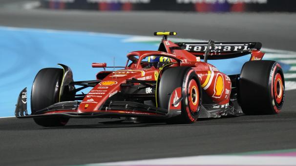 <p>Der erst 18-jährige Oliver Bearman vertritt bei Ferrari Carlos Sainz.</p>