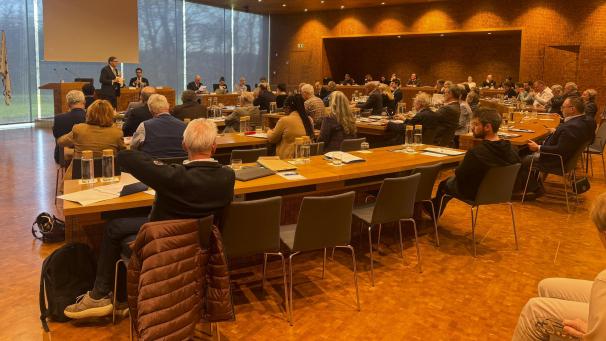 <p>Zahlreiche Besucher und Experten trafen sich zum Autonomie-Kolloquium im PDG.</p>