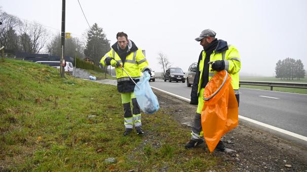 <p>Äußerst gewissenhaft gehen die Mitarbeiter des Green-Teams die Regionalstraßen im Süden Ostbelgiens ab – bis zu acht Mal auf jedem Teilstück.</p>