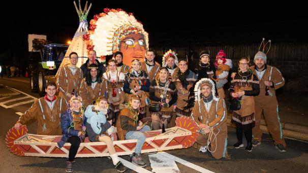 <p>Die Wagen wurden eigens für den Nachtzug umgestaltet und mit Lichterketten geschmückt.</p>