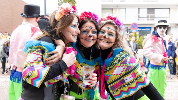 <p>Knapp 5.000 Karnevalisten hatten sich angemeldet, um Welkenraedt, Herbesthal und Lontzen noch einmal richtig zum Kochen zu bringen.</p>