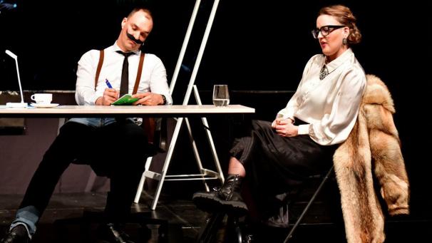 <p>Wer hat den Musikkritiker Adam Schleichradezki auf dem Gewissen? Beim Krimikonzert „Tote kritisieren nicht“ im St.Vither Triangel konnten die Zuschauer mitraten. Für das unterhaltsame Schauspiel konnte der Kgl. Musikverein „Zur alten Linde“ den Theaterverein Weywertz gewinnen.</p>