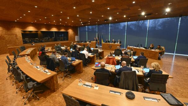 <p>In regelmäßigen Abständen treffen sich die gewählten Volksvertreter im Parlament der DG.</p>