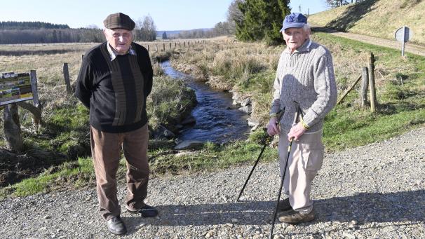 <p>Die Brüder Johann (96) und Otto (91) Wiesemes kennen das Tal der Emmels wie ihre Westentasche.</p>