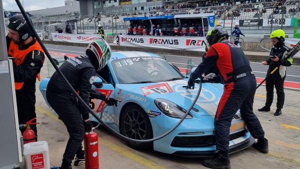 <p>HYRacing mit Olivier Muytjens bei den 24h Nürburgring.</p>