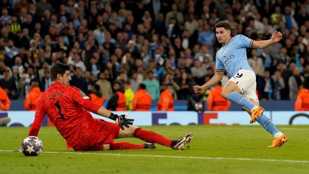 <p>Tor für Manchester City. Julian Alvarez trifft zum 4:0 für die Engländer. 2022-23 warf Manchester Real Madrid im Halbfinale raus, dieses Mal treffen die beiden Topclubs bereits im Viertelfinale aufeinander.</p>