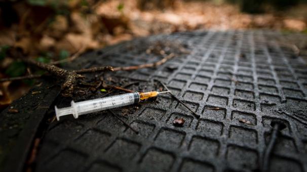 <p>Auch Konsumenten von harten Drogen, wie Heroin oder Kokain, werden bis zu einer gewissen Menge nicht weiter verfolgt.</p>