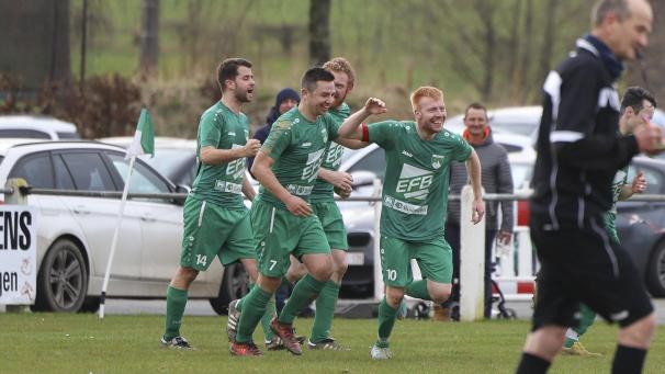 <p>Zum zweiten Mal in Folge der Büllinger Matchwinner: Benedict Röder (rechts)</p>