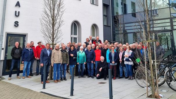 <p>Abschließendes Gruppenbild am Kolpinghaus mit den Kerpener und St.Vither Vereinen.</p>