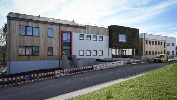 <p>400 Arbeitstage waren für das Bauprojekt vorgesehen – und der Zeitplan scheint aufzugehen. Vor den Bauferien im Sommer sollen die Arbeiten abgeschlossen sein. Die Haushaltsschule soll ab September ihre Kurse am neuen Standort anbieten können.</p>