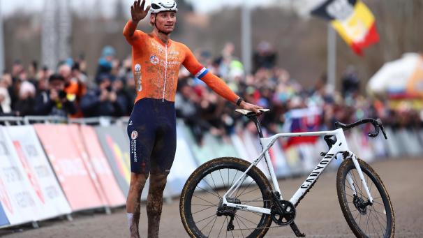 <p>Mathieu van der Poel macht weiter.</p>