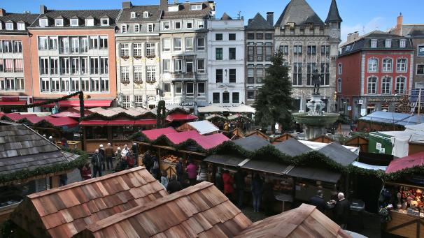 <p>Vor allem der Aachener Weihnachtsmarkt in den ersten drei Dezember-Wochen vor Heiligabend lockte Menschenmassen nach Aachen.</p>