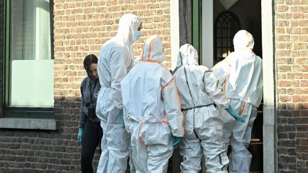 <p>Schnell sicherten Ermittler am Montag den Tatort in Lodelinsart.</p>