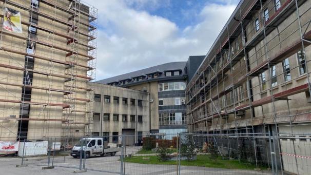 <p>Das Malmedyer Krankenhaus wird für ein Jahr zur Baustelle.</p>
