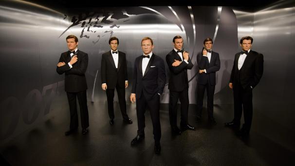 <p>Die Wachsfiguren der bisherigen sechs James Bond-Darsteller (v.l.n.r.) Sir Roger Moore, Timothy Dalton, Daniel Craig, Sir Sean Connery, George Lazenby und Pierce Brosnan stehen bei Madame Tussauds in London.</p>