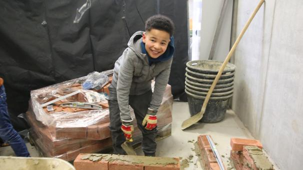 <p>Beim Tag der Ausbildung dürfen sich Schüler praktisch ausprobieren.</p>