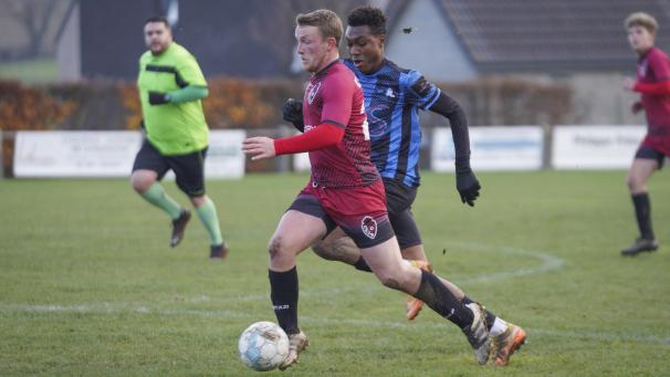 <p>Leon Koonen stößt den KSC Lontzen einen Schritt näher an den Klassenerhalt.</p>