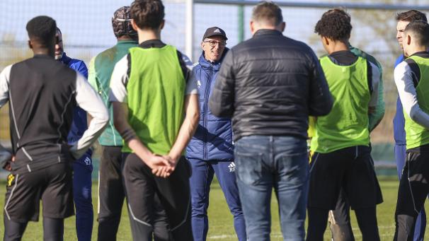 <p>Raphaël Fèvre bei seiner ersten Ansprache: Der Franzose arbeitete bereits unter Claude Makélélé am Kehrweg.</p>