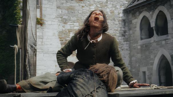 <p>Sophie Mousel spielt die Protagonistin Helene, die nach 15 Jahren auf die Burg der Familie Graff zurückkehrt, um sich zu rächen.</p>