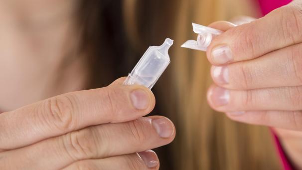 <p>Augentropfen dürfen von Laien verabreicht werden.</p>