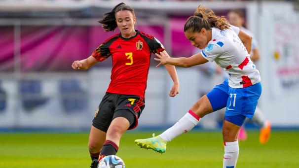 <p>Loredana Humartus (links) in Aktion</p>