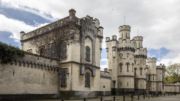 <p>Ein Blick von außen auf das Gefängnis in der Brüsseler Gemeinde Saint-Gilles</p>