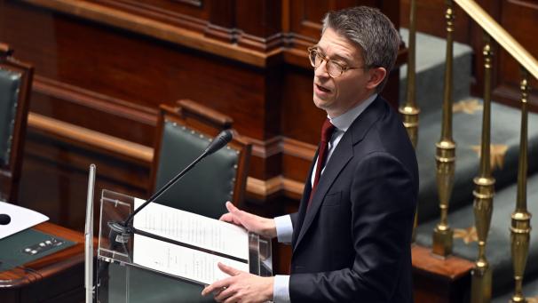 <p>Pierre-Yves Dermagne bei einer Rede in der Kammer</p>