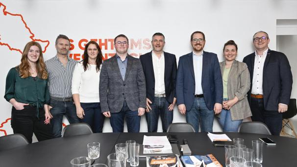 <p>Saskia Langer, Daniel Franzen, Belinda Geiben, Tom Peerboom, Pascal Arimont, Parteipräsident Jérôme Franssen, Steffi Pauels und Fabrice Paulus (v.l.)</p>