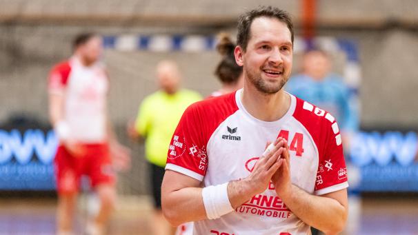 <p>Einer, der weiß, wie Pokalfinale geht: Bartosz Kedziora reckte die Trophäe bereits mit Bocholt in die Höhe, u.a. neben Bruder Damian und David Denert.</p>