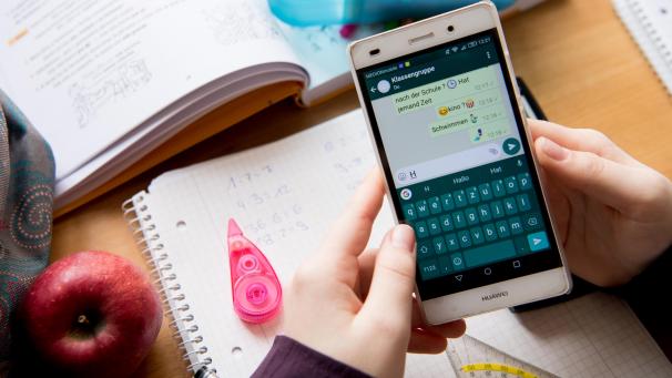 <p>Kein Handy mehr im Klassenzimmer: Nach den Osterferien werden die Schüler des ersten bis dritten Jahres an BS/TI ihr Smartphone ausschalten und auch in den Pausen nicht mehr nutzen dürfen.</p>