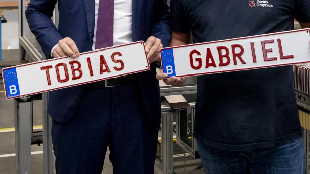 <p>Auch Vor- und Nachnamen sind möglich.</p>