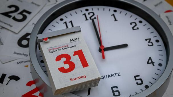 <p>In der vergangen Nacht wurde die Uhrzeit von zwei auf drei Uhr am Morgen vorgestellt.</p>