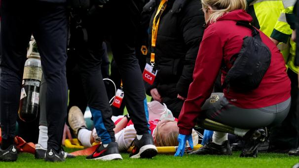 <p>Maanum musste rund sieben Minuten lang medizinisch behandelt werden, ihr wurde eine Beatmungsmaske auf das Gesicht gesetzt.</p>