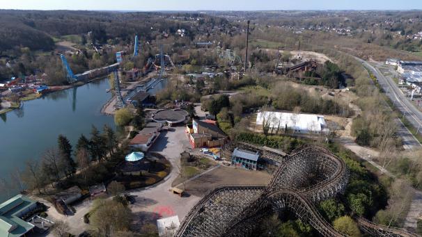 <p>EEin Blick von oben auf den Freizeitpark Walibi</p>
