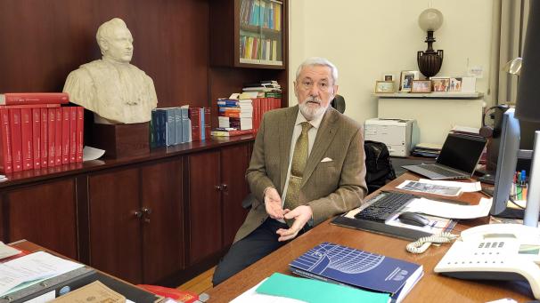 <p>Generalprokurator André Henkes in seinem Büro im Brüsseler Justizpalast, das fünf Jahre lang sein Arbeitsplatz war.</p>