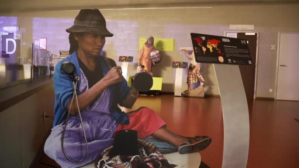 <p>Lebensgroße Figuren aus allen Teilen der Welt erzählen in Audiobeiträgen ihre Geschichte zum Klimawandel.</p>