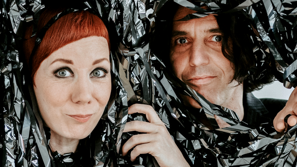 <p>Das Duo „Mon Mari et Moi“ ist zwar eigentlich nicht albern genug, um als Musikkabarett durchzugehen, auf ihren Konzerten wird aber zu viel gelacht, um sie den Liedermachern zuzuordnen.</p>