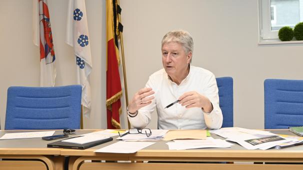 <p>Friedhelm Wirtz erläuterte am Mittwoch im Büllinger Rathaus, warum er trotz einer gegenteiligen Ankündigung vor zweieinhalb Wochen auf eine erneute Kandidatur bei den Gemeinderatswahlen verzichtet.</p>