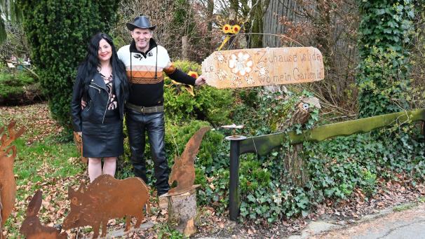 <p>Der Metallbauer Leo George freut sich, seine Kunstwerke erstmals außerhalb seines privaten Museums präsentieren zu können.</p>