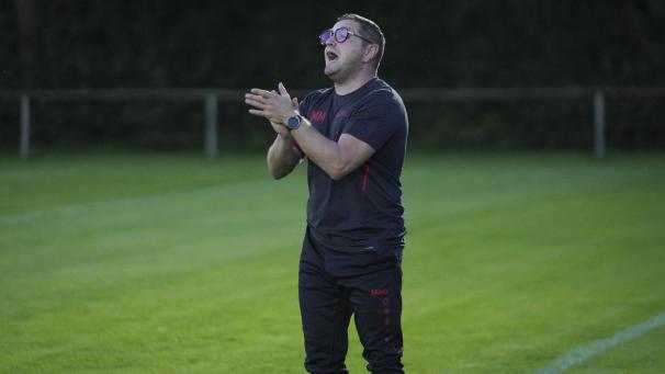 <p>Da kann er nur klatschen: Manuel Mutschs Rapidler führten Faymonville teilweise vor.</p>