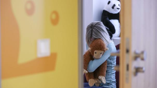 <p>In vielen Fällen sexueller Gewalt sind die Täter Familienangehörige oder andere dem Opfer nahestehende Personen.</p>