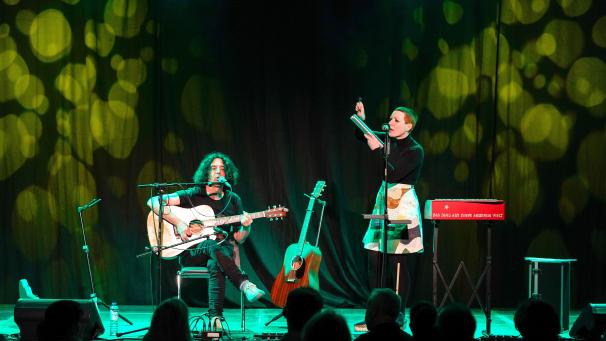 <p>Shakti und Mathias von „Mon mari et moi“ schlossen den Abend im Alten Schlachthof ab.</p>