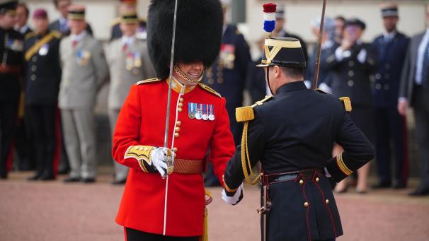 <p>Die Garde Republicaine der französischen Gendarmerie trifft zum Wachwechsel ein, um 120 Jahre «Entente cordiale» zwischen den lange rivalisierenden Mächten zu feiern.</p>
