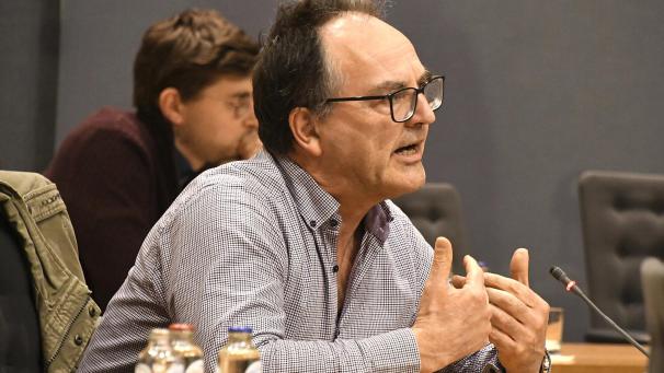 <p>Gerhard Schmitz im Parlament der Deutschsprachigen Gemeinschaft: Diese Aufnahme entstand vor etwa zwei Jahren im Rahmen seines Engagements beim Bürgerdialog des PDG.</p>