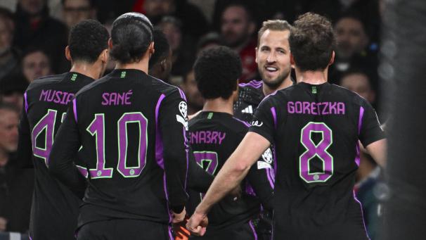 <p>Münchens Harry Kane (Mitte) jubelt mit Teamkollegen über sein Tor per Elfmeter zum 2:1.</p>